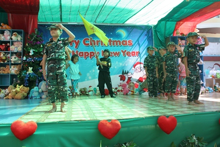 ‘Thaharn Kenth Ro Rak’ (soldier waiting for love) is performed by Kindergarten 3 children from the Fountain of Life Center.