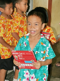 The children were truly excited after receiving coloring sets from the Eglis family. 