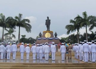 Military, government and local residents mark the 87th anniversary of the death of HM King Vajiravudh.