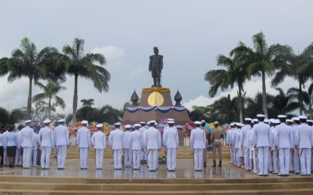 Military, government and local residents mark the 87th anniversary of the death of HM King Vajiravudh.