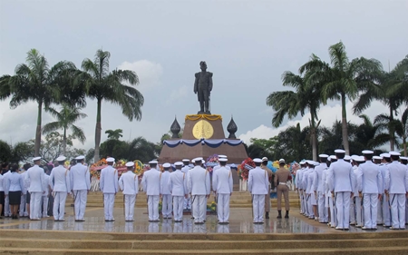 Military, government and local residents mark the 87th anniversary of the death of HM King Vajiravudh. 