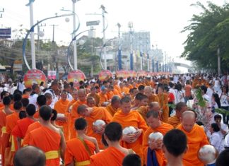 North Pattaya Road from the Samsai intersection to the Dolphin Roundabout is awash with saffron robed monks receiving alms from white clad Buddhists in the annual event to provide relief to 323 embattled Buddhist temples in Thailand’s violence-torn south.