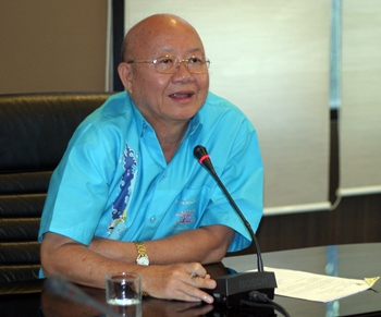 Deputy Mayor Wattana Chantanawaranon leads a preparation meeting for Children’s Day Jan. 12. 