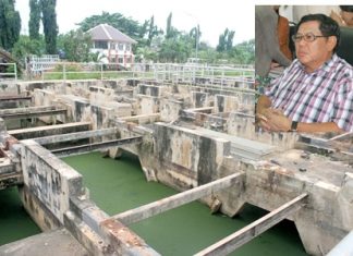 The water-treatment plant on Soi Wat Boonkanjanaram is proceeding slowly, and Sanitation Department Director Wirat Jeerasriphaithun (inset) said if the contractor runs over schedule again, it will be fined 1.3 million baht per day.