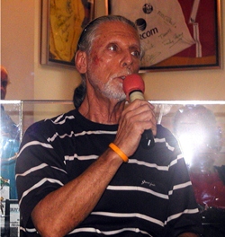 Member Michael asks Greg about triglycerides and carbs in one of the many questions from the interested audience. 