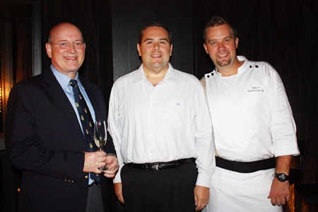 (L to R) MBMG Group Managing Director Graham Macdonald, Central Vice-President Ross Marks and Hilton Pattaya Executive Chef Shaun Venter. 