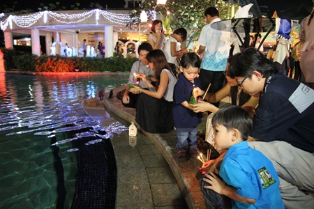 Some corporate guests came with their families and had the opportunity to celebrate Loy Krathong in advance. 