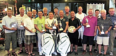 IPGC 2012 champions & trophy winners pose for a group photo. 
