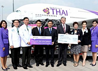 Chokchai Panyayong (fifth from left), THAI Senior Executive Vice President of Strategy & Business Development; Namchai Khuntaraporn (third from left), Veterans General Hospital Managing Director; Chanprapa Vichitcholchai (seventh from left), Thai Red Cross Society Public Relations Director; and Thomas Friedberger (sixth from left), Airbus Senior Vice President of Sales in Asia, were present to welcome THAI’s second A380 and on the Goodwill Flight carrying medical equipment and a monetary donation for the Veterans General Hospital and Thai Red Cross.