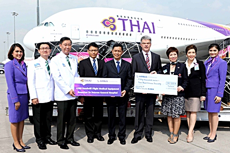 Chokchai Panyayong (fifth from left), THAI Senior Executive Vice President of Strategy & Business Development; Namchai Khuntaraporn (third from left), Veterans General Hospital Managing Director; Chanprapa Vichitcholchai (seventh from left), Thai Red Cross Society Public Relations Director; and Thomas Friedberger (sixth from left), Airbus Senior Vice President of Sales in Asia, were present to welcome THAI’s second A380 and on the Goodwill Flight carrying medical equipment and a monetary donation for the Veterans General Hospital and Thai Red Cross. 