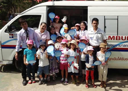 Students at the International School of Chonburi were thrilled when an ambulance from the Bangkok Hospital Pattaya arrived at their school recently. The EMS team gave kids a grand tour of their state-of-the-art ambulance which is fitted with the most sophisticated medical equipment.