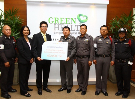 Dr. Pichit Kangwolkij (3rd left), director of Bangkok Hospital Pattaya makes a presentation of 400,000 baht to Pol. Col. Chanapat Nawaluck (4th right), Superintendent of Sattahip Police station to be used for the construction of a Traffic Control Center in preparation for the new year holiday influx of motorists and holiday makers.