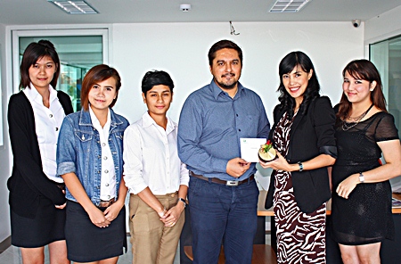 Pattaya Mail Media Group has been receiving a trail of visitors who came by to congratulate us on the move to our new premises and to wish us a Happy New Year. Chutima Konfai, Director of Sales and Juthamard Boonchiwudtikun PR executive of the Holiday Inn Pattaya were welcomed by Prince Malhotra, our GM, and his team of assistants recently.