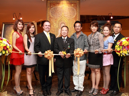 M.R. Somlabh Kitiyakara (4th left) presided over the opening ceremony of the art exhibition titled “The Traces of Faith No.3” by Sivakorn Poomthong at the Amari Watergate Bangkok recently. Proceeds of the event are for the benefit of underprivileged children in the Bangkok communities. In attendance were (l-r) Tichacha Boonruangkao, Sarita Sawaskumthon, Pierre Andre Pelletier, the hotel’s GM, M.R. Somlabh Kitiyakara, Sivakorn Poomthong, Nichaya Chaivisuth, Hotel’s Director of Communications and PR, Udomporn Kraitin and Wuttichai Usavatasanont.