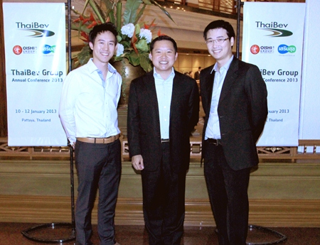 Vitanart Vathanakul (left), Executive Director, and Vathanai Vathanakul, Vice President Royal Cliff Hotels Group, welcome Thapana Sirivadhanabhakdi (center), President and CEO of Thai Beverage Public Company Limited (ThaiBev) who organized the ThaiBev Group Annual Conference 2013 at the at the Royal Cliff Grand Hotel recently.