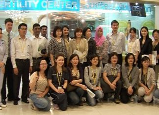 Dr. Suchada Mongkolchaiphak, director of the Center for Treatment of Infertility at Phyathai Sriracha Hospital, welcomed a group of embryologists from many ASEAN countries on their educational tour of the hospital, which is one of Asia’s most modern medical facilities.