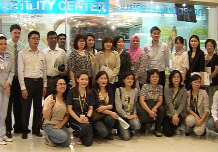 Dr. Suchada Mongkolchaiphak, director of the Center for Treatment of Infertility at Phyathai Sriracha Hospital, welcomed a group of embryologists from many ASEAN countries on their educational tour of the hospital, which is one of Asia’s most modern medical facilities.