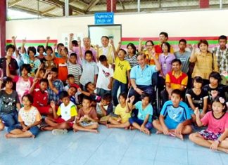 Rev. Pattarapong Srivorakul, chairman of the Father Ray Foundation, Udomchoke Choorat, director of the Redemptorist School and Supachai Sathirasilapin, director of the Redemptorist Children’s Home, jointly presided over the grand opening of the ‘CH Co-Op’ store located at the Redemptorist Children’s Home Pattaya. The new store will give the children an opportunity to learn about the retail business and how to operate a coffee shop. The shop stocks consumer goods and handmade products.