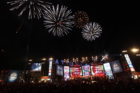 Fireworks exploding, people cheering, lovers kissing, old acquaintances being forgotten for Auld Lang Syne, this is the first seconds of 2013 in Pattaya.