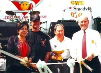 The 2002 ribbon cutting (L to R) Sopin Thappajug, Woody Underwood, Mike Franklin and Graham Macdonald.