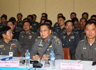 Pol. Maj. Gen Supisarn Bhakdinarinath (centre), Commander of the Crime Suppression Division is inviting tourist and foreign business owener to a brainstorming seminar on crime.