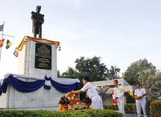 Navy top brass lay a wreath at the statue of HRH Abhakara Kiartivongse, HRH the Prince of Chumphon considered the father of the Royal Thai Navy.