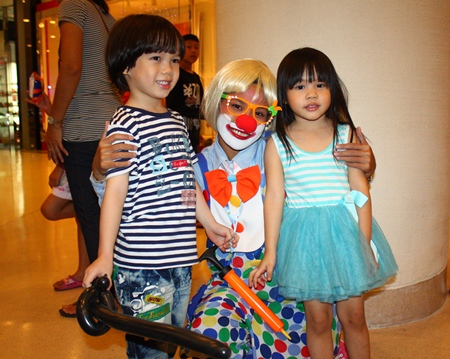 Bozo the Clown and balloon figures - what more could a child hope for on Children’s Day…