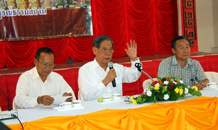 (L to R) Prasit Thongthitcharoen, head of the relief unit, Visit Chaowalitnittithum, president of foundation, and Wichian Pongthawornpinyo, vice president of Sawang Boriboon Thammasathan Foundation, head the foundation’s AGM.
