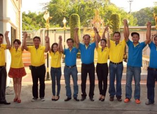 Old, new generations vie for Walking Street neighborhood council Sunthorn “Tee” Kangsirikul (6th left) and his Old Walking Street group.