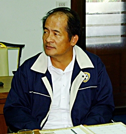 Surachai Saengutithum, chief of the Chonburi Disaster Prevention and Mitigation Department, announces the results of this year’s holiday traffic campaign. 