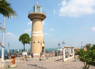 Once a beautiful landmark, Pattaya’s lighthouse is falling into disrepair just 5 years after it was built.