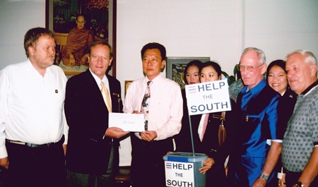 Max and fellow board members Thor Halland, Richard Smith and Roger Fox present a donation of 50,000 baht from PCEC members & friends to then Pattaya Mayor Niran Wattanasartsathorn, as aid for the victims of the 2004 Andaman Tsunami.