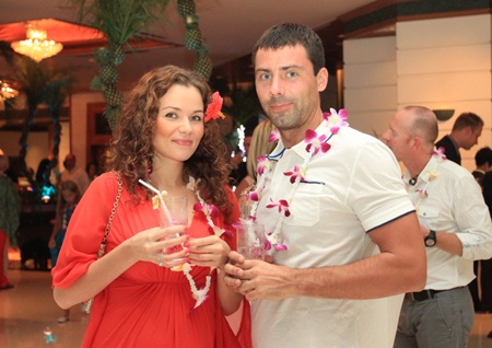 Regular Guests Luulea Laane-Tuupola and Mika Jaakko Henrik Tuupola enjoy a refreshing fruit punch and the tropical “Beach Party” theme!