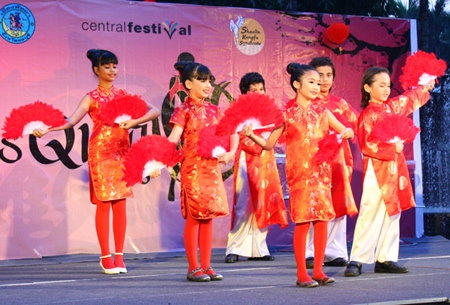 Children from Pattaya City Academy perform a fan dance during the press conference.