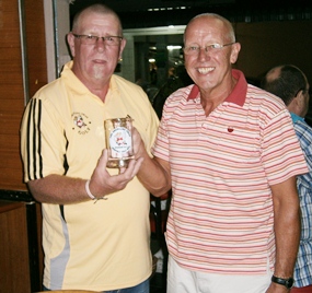John Davis (right) is presented with the Growling Swan Monthly Mug by host Peter Grey. 