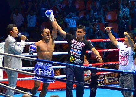 Yodsanklai Fairtex (center) celebrates his victory over Kem Sitsongpeenong.