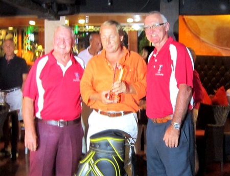 Mike Allidi (center) with PSC Golf Chairman Joe Mooneyham (left) and PSC President Tony Oakes (right).