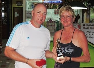 Ian Heddle receives his trophy and medal from Suzi after his incredible round on Friday.