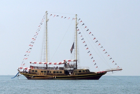 The 44-meter “Thai Phan Noi” recently dropped anchor off Pattaya. 