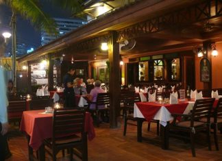 The Boathouse restaurant is very easy to find on Jomtien Beach Road, on the corner of Soi 8.
