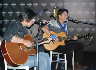 Joe Jirayus Wattanasin and Kong Saharat Sangkhapreecha perform at the Hard Rock Hotel, Pattaya on Friday, Feb. 15.