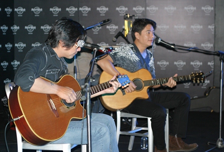 Joe Jirayus Wattanasin and Kong Saharat Sangkhapreecha perform at the Hard Rock Hotel, Pattaya on Friday, Feb. 15.