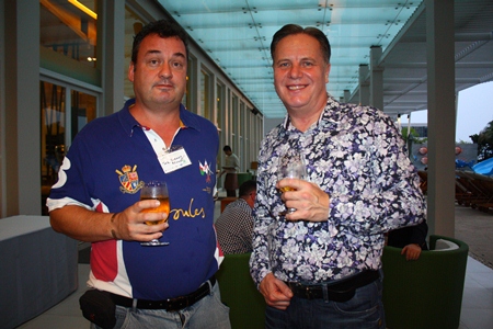 (L to R) Joe Barker-Bennett, Chairman of Eastern Seaboard BCCT Group and Simon Matthews, Country Manager Thailand, Manpower Group.