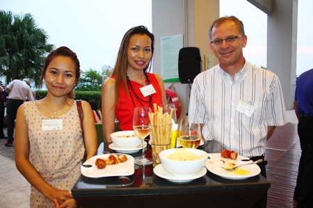 (L to R) Manita Boontham, Sales & Marketing Manager, CES, Thadsaneewan Phutara, Sales Manager Business Unit Engine Systems, Continental Automotive (Thailand) and Leigh Wilmott, Senior Business Development Manager ASEAN Automotive, Australian Government.