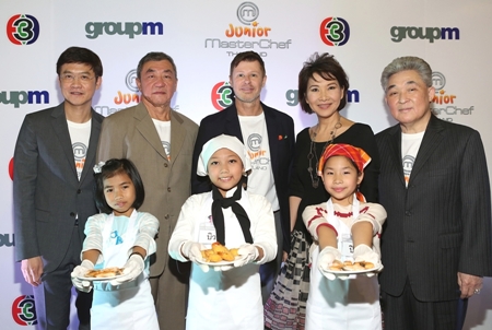 Bangkok Airways, led by Vice President for Corporate Communications M.L. Nandhika Varavarn (2nd right), attended a press conference at Westwood Studio recently to launch the ‘Junior Master Chef Thailand’, a fun and inspirational entertainment series in search of the best young amateur cook in Thailand. Also in attendance were Pravit Maleenont, Prasan Maleenont, Surin Krittayaphongphun - the management team of Television Channel 3 Thailand, Kevin Clarke, CEO of Group M Thailand and representatives from sponsorship partners and the media.