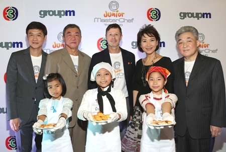 Bangkok Airways, led by Vice President for Corporate Communications M.L. Nandhika Varavarn (2nd right), attended a press conference at Westwood Studio recently to launch the ‘Junior Master Chef Thailand’, a fun and inspirational entertainment series in search of the best young amateur cook in Thailand. Also in attendance were Pravit Maleenont, Prasan Maleenont, Surin Krittayaphongphun - the management team of Television Channel 3 Thailand, Kevin Clarke, CEO of Group M Thailand and representatives from sponsorship partners and the media. Bangkok Airways, led by Vice President for Corporate Communications M.L. Nandhika Varavarn (2nd right), attended a press conference at Westwood Studio recently to launch the ‘Junior Master Chef Thailand’, a fun and inspirational entertainment series in search of the best young amateur cook in Thailand. Also in attendance were Pravit Maleenont, Prasan Maleenont, Surin Krittayaphongphun - the management team of Television Channel 3 Thailand, Kevin Clarke, CEO of Group M Thailand and representatives from sponsorship partners and the media.