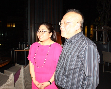 Yuwathida Jeerapat (MD Hotel J Pattaya) and Chatchawal Supachayanont enjoy the tremendous view of Pattaya Bay.