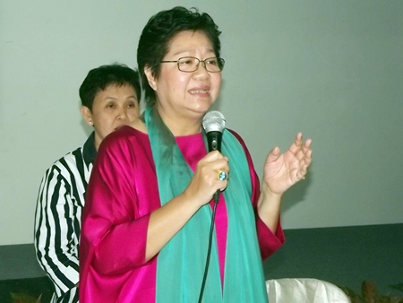 Kasemsuk “Auntie Sai” Pamornsatit thanks all her friends for helping her celebrate her birthday.