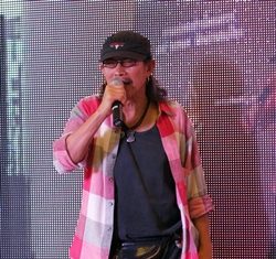 Aed Carabao debuts his ‘Sufficient Pattaya’ music video at City Hall in honor of His Majesty the King.