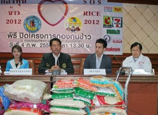 (L to R) YWCA Bangkok-Pattaya Center Chairwoman Praichit Jetpai, Mayor Itthiphol Kunplome, Alcazar GM Phawin Phettrakul and Foundation President Rev. Michael Picharn Jaiseri announce the success of this year’s S.O.S. rice campaign.